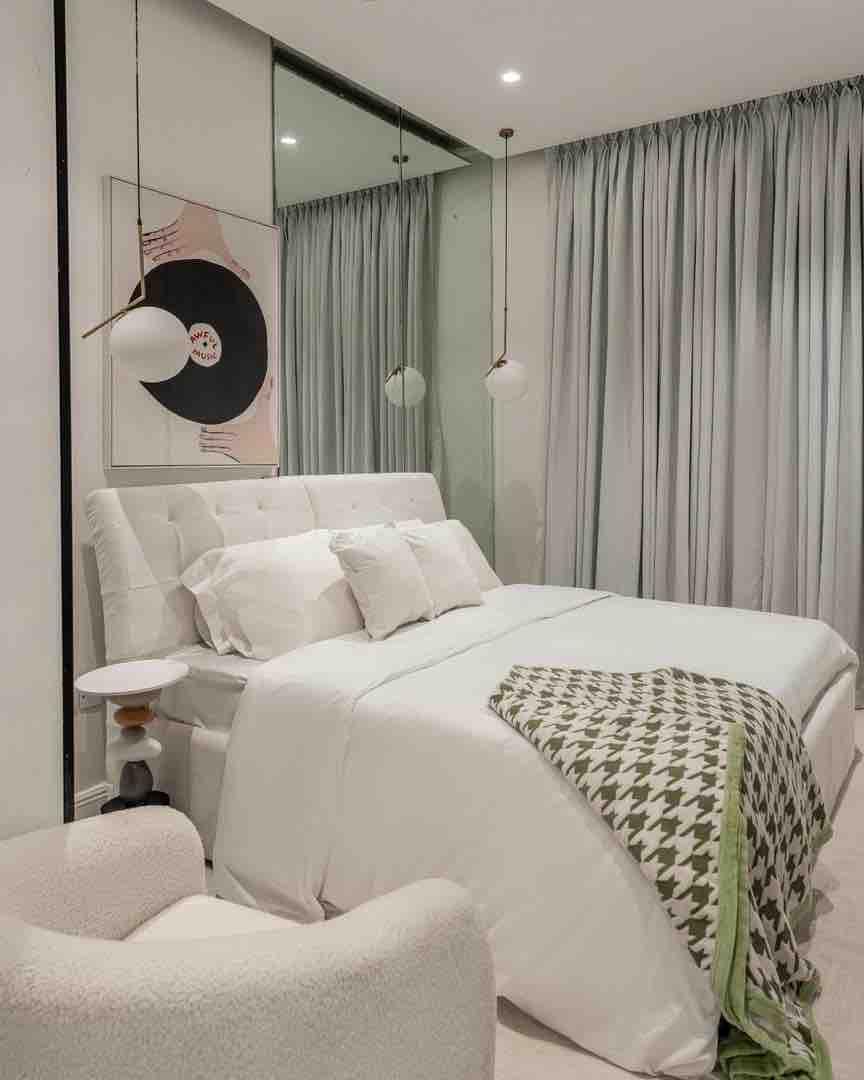 ALL WHITE 2 BED SMART HOME APARTMENT photo 10