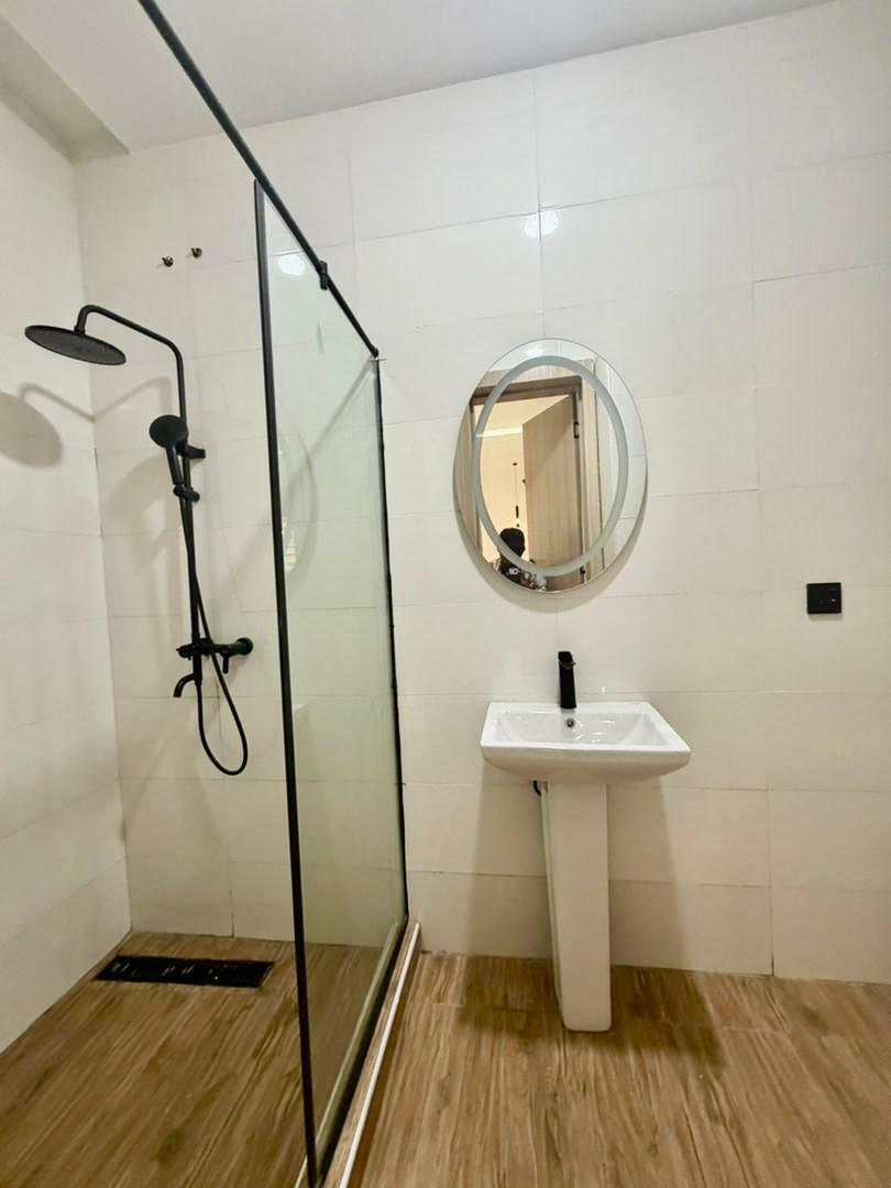 Newly built 3 bedroom apartment with modern amenities photo 13