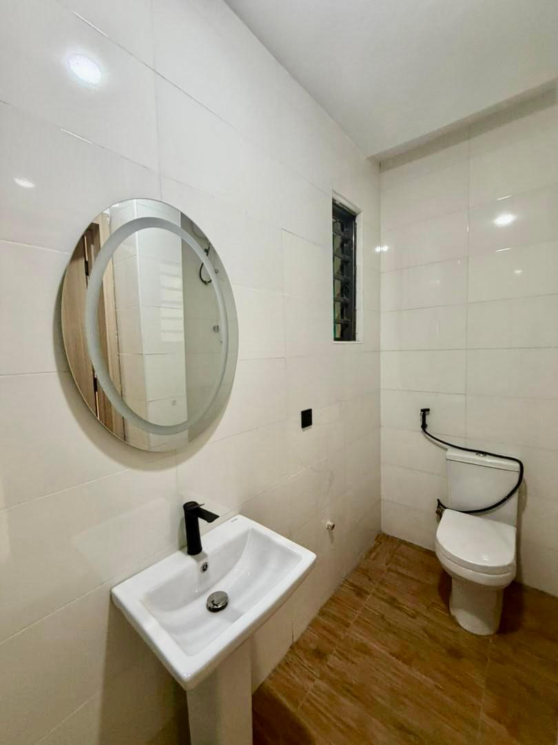 Newly built 3 bedroom apartment with modern amenities photo 12