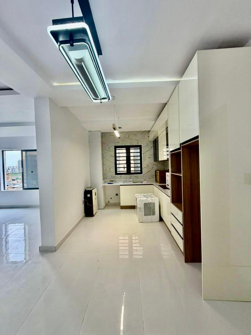 Newly built 3 bedroom apartment with modern amenities photo 6