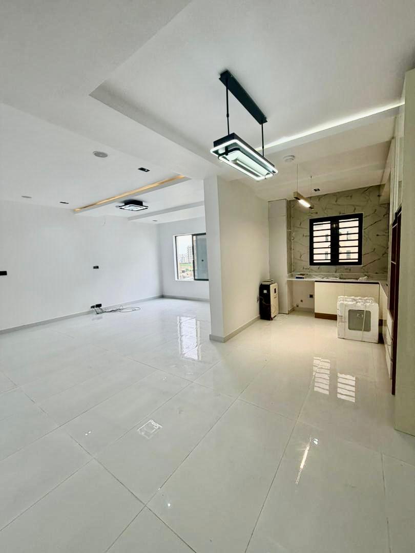 Newly built 3 bedroom apartment with modern amenities photo 5