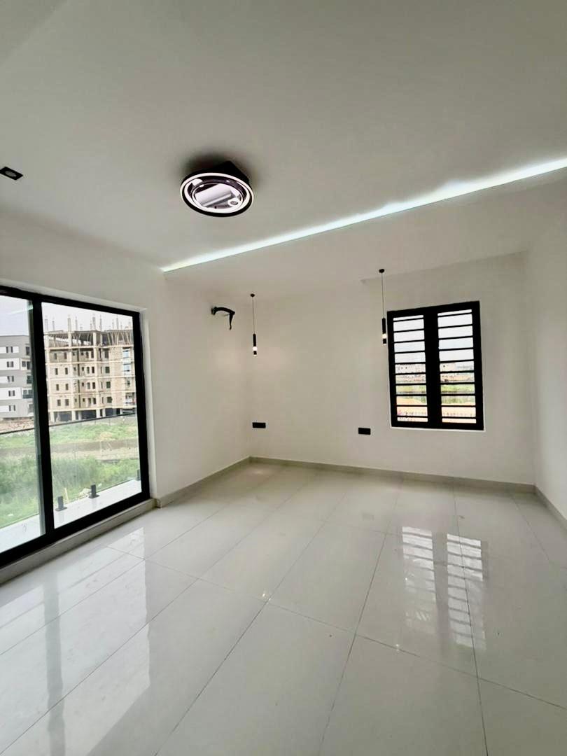 Newly built 3 bedroom apartment with modern amenities photo 9