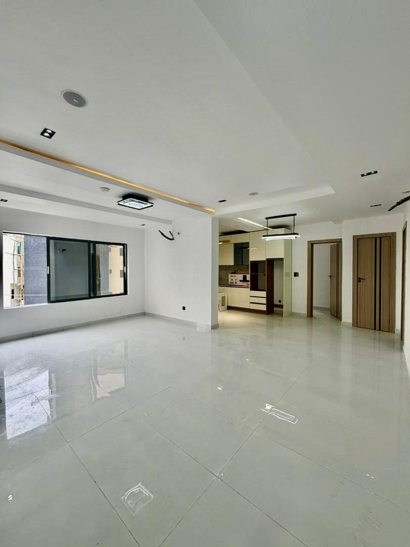 Newly built 3 bedroom apartment with modern amenities photo 4