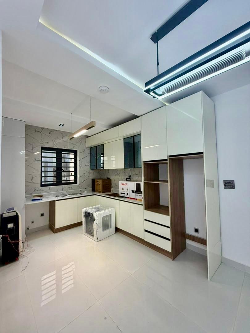 Newly built 3 bedroom apartment with modern amenities photo 7