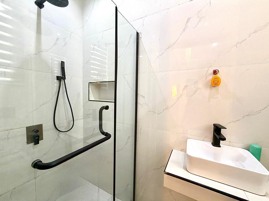 Maruwa:* Newly renovated 2 bedroom apartment with Ps5, Snooker board, Air hockey, Balcony photo 7