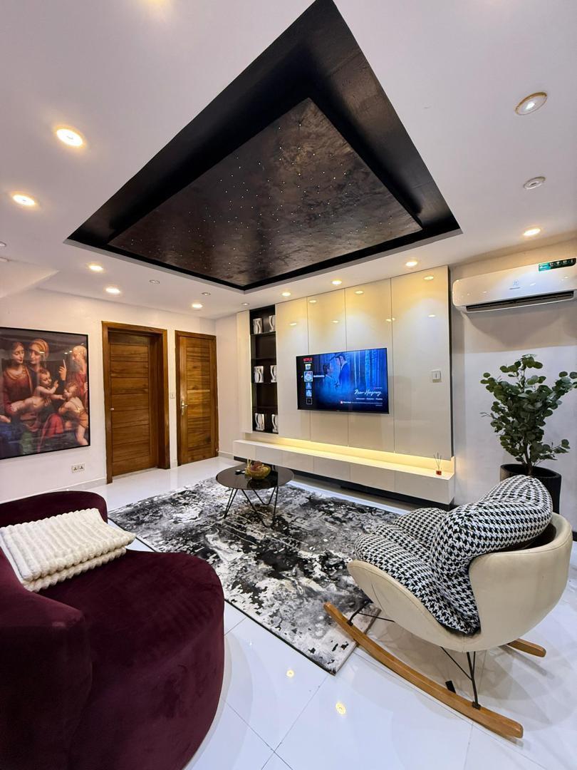 Deluxe 2 Bedroom Terrace Duplex with Pool, and PS5. Tastefully furnished and nestled in a serene environment. photo 2