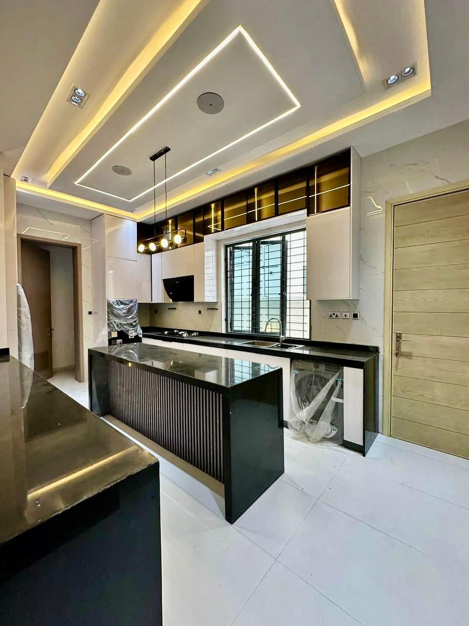 CONTEMPORARY 5-BEDROOM FULLY DETACHED DUPLEX WITH POOL & BQ photo 9