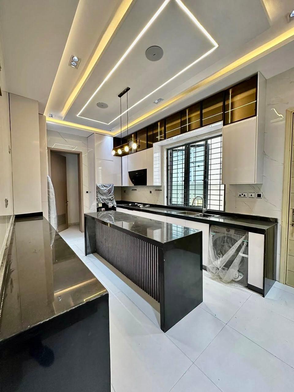CONTEMPORARY 5-BEDROOM FULLY DETACHED DUPLEX WITH POOL & BQ photo 8