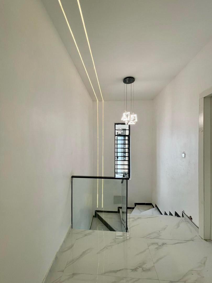 NEWLY BUILT & SPACIOUS 5 BEDROOM FULLY DETACHED DUPLEX photo 3