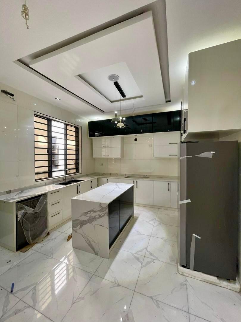 NEWLY BUILT & SPACIOUS 5 BEDROOM FULLY DETACHED DUPLEX photo 2