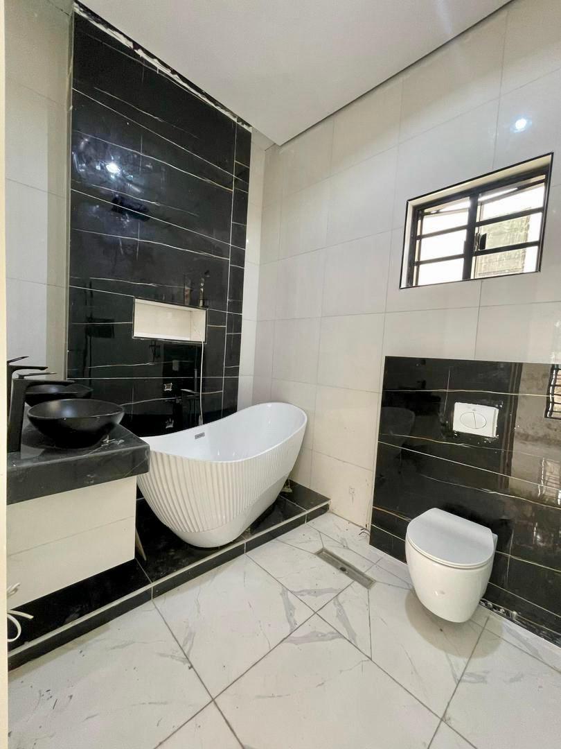NEWLY BUILT & SPACIOUS 5 BEDROOM FULLY DETACHED DUPLEX photo 12